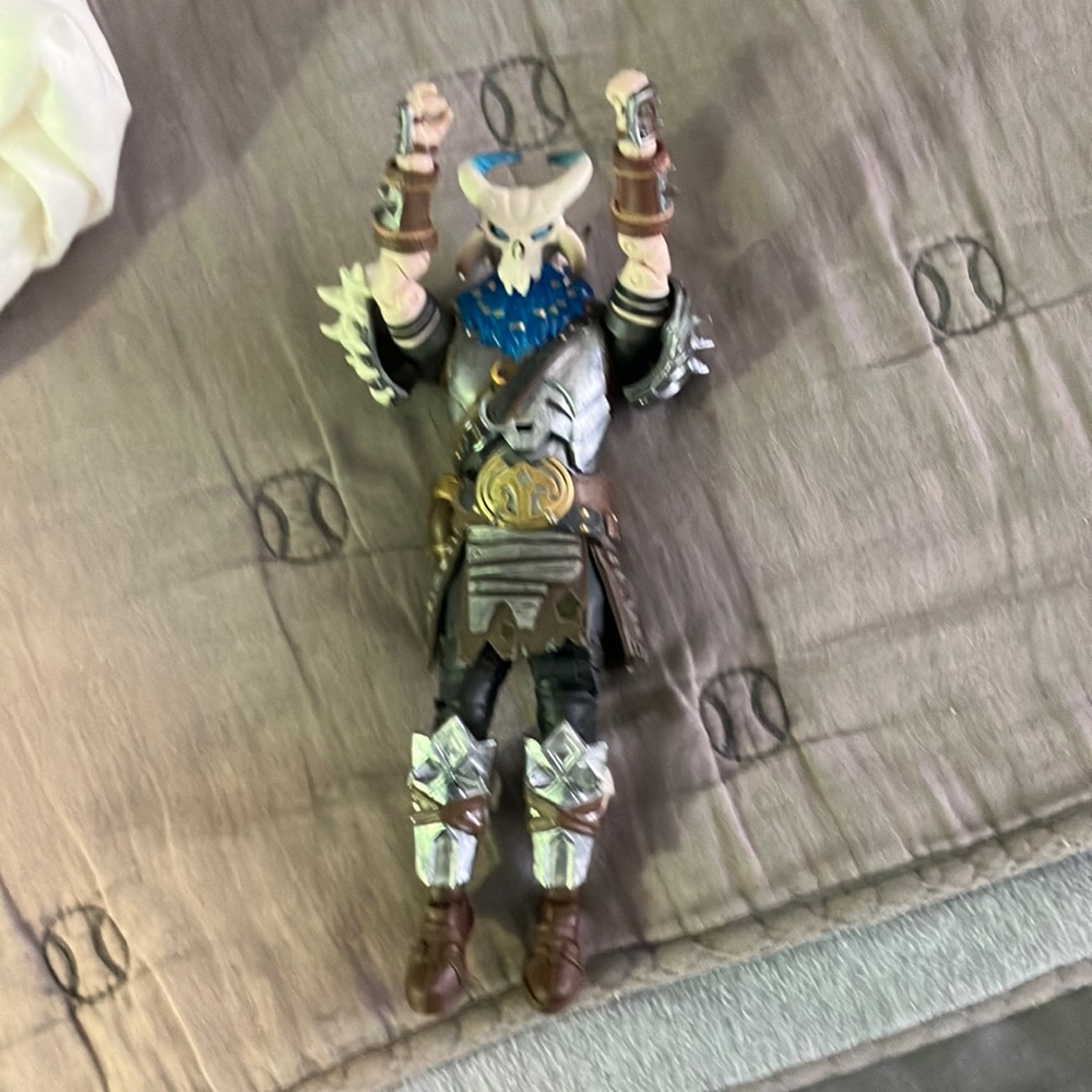 Fortnite Ragnarok Action Figure - Picture 1 of 2